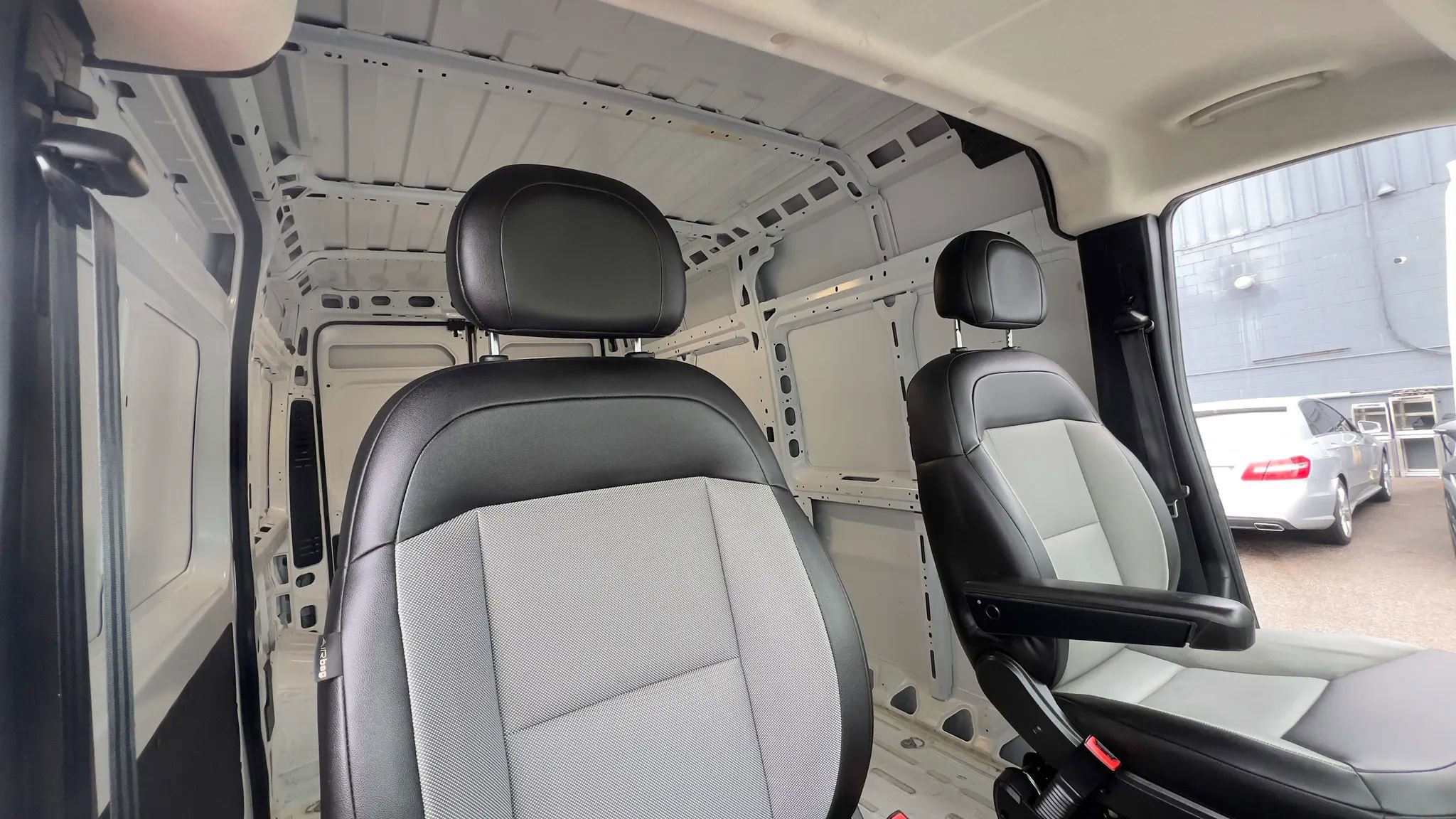 Used 2025 RAM ProMaster 2500 w/ Convenience Group FWD image 23