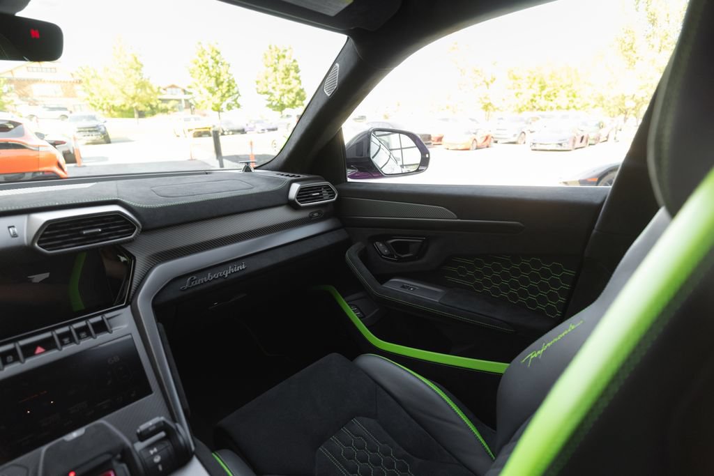 Used 2024 Lamborghini Urus Performante AWD/4WD image 18
