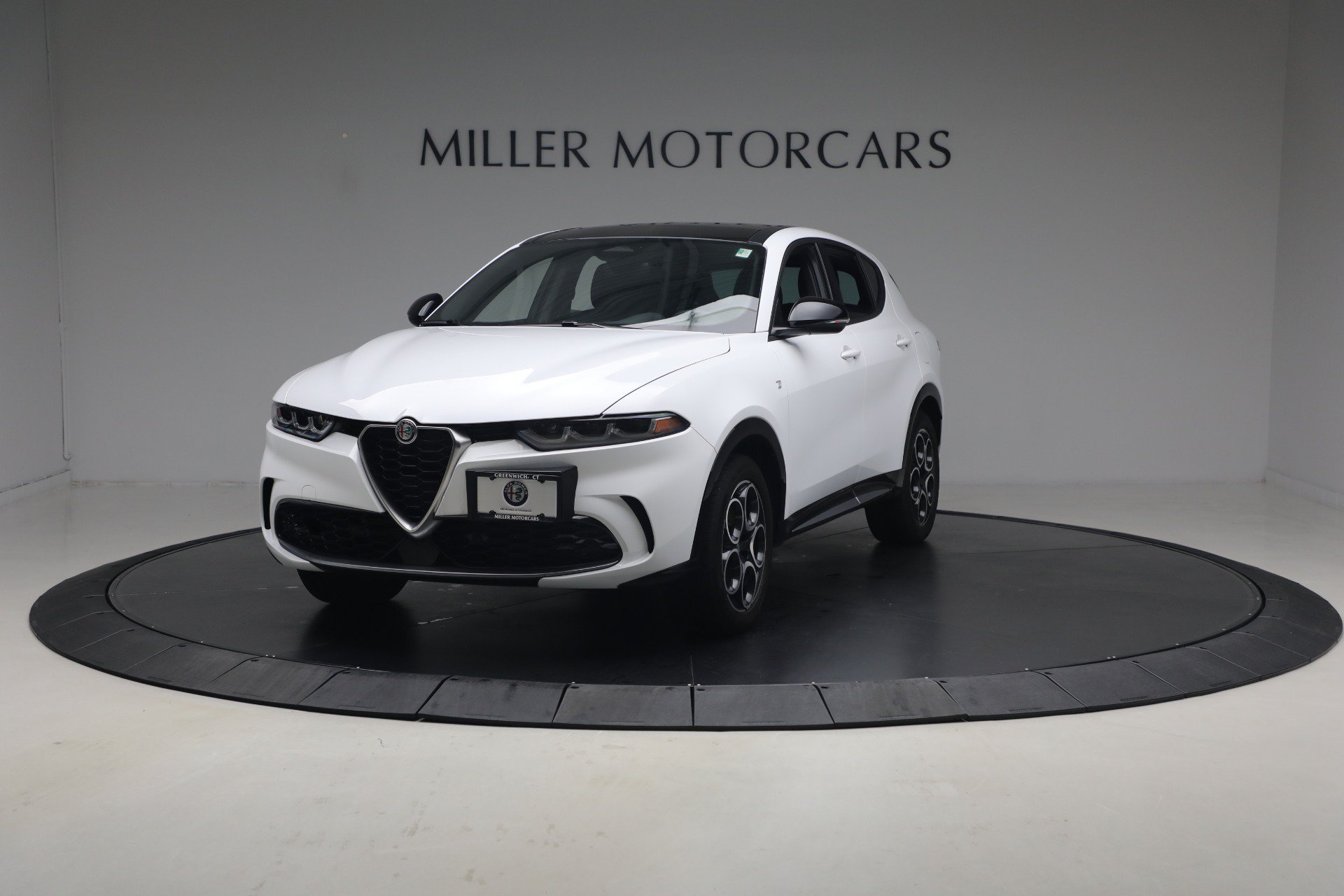 Used 2024 Alfa Romeo Tonale Ti w/ Premium Interior Package AWD/4WD image 12
