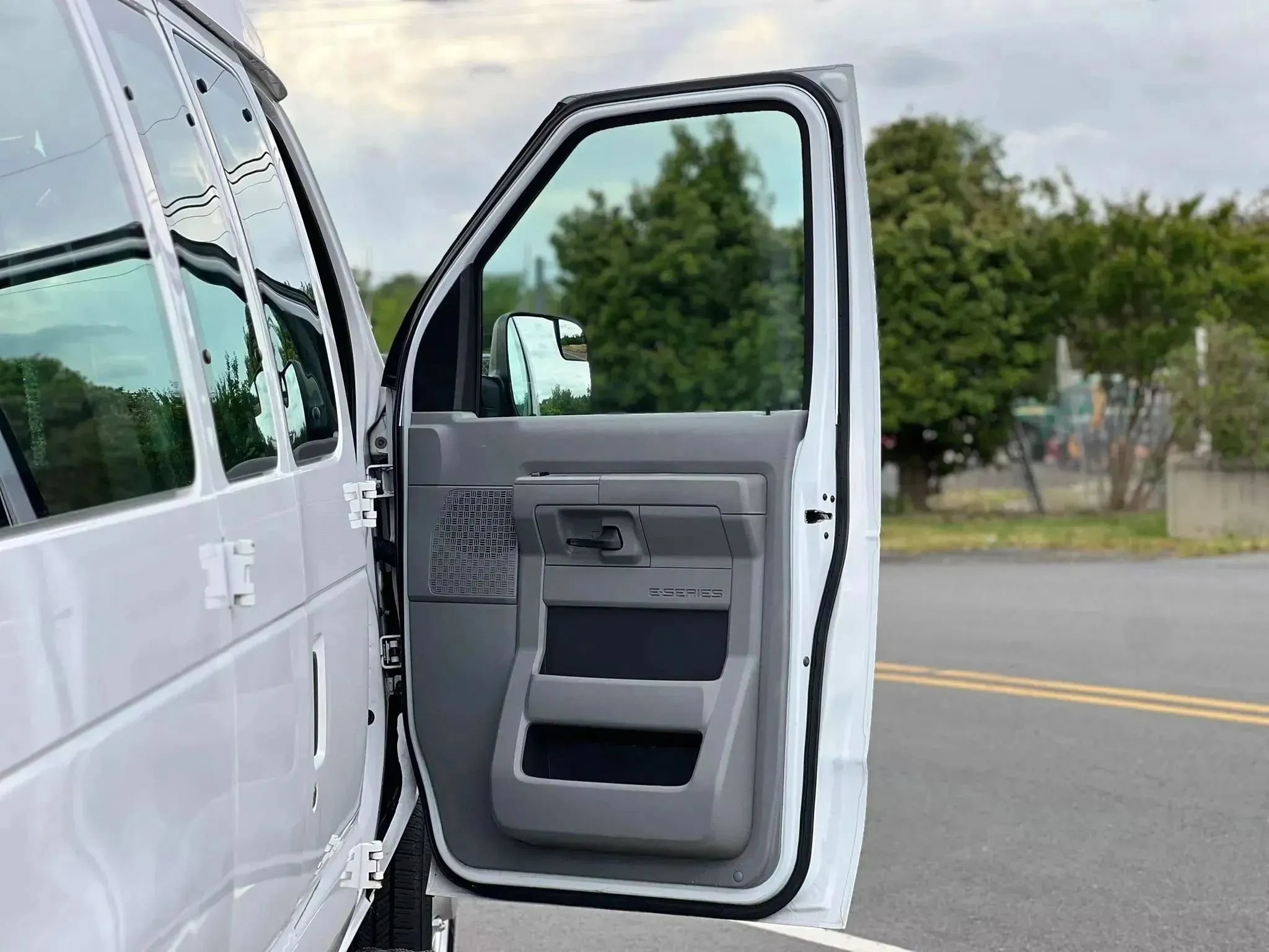 Used 2011 Ford E-150 and Econoline 150 w/ PWR Group RWD image 24