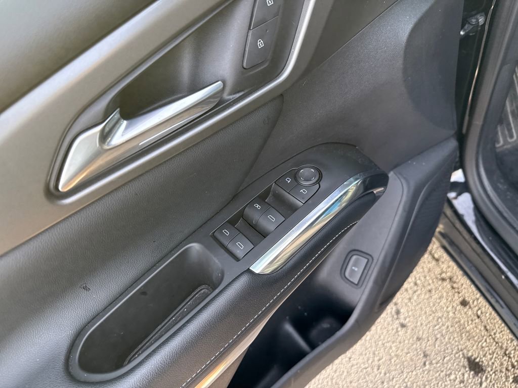 Used 2025 Chevrolet Traverse LT image 14