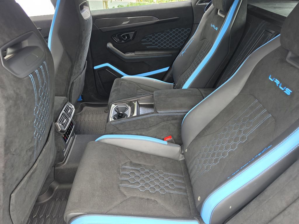 Used 2024 Lamborghini Urus Performante AWD/4WD image 13