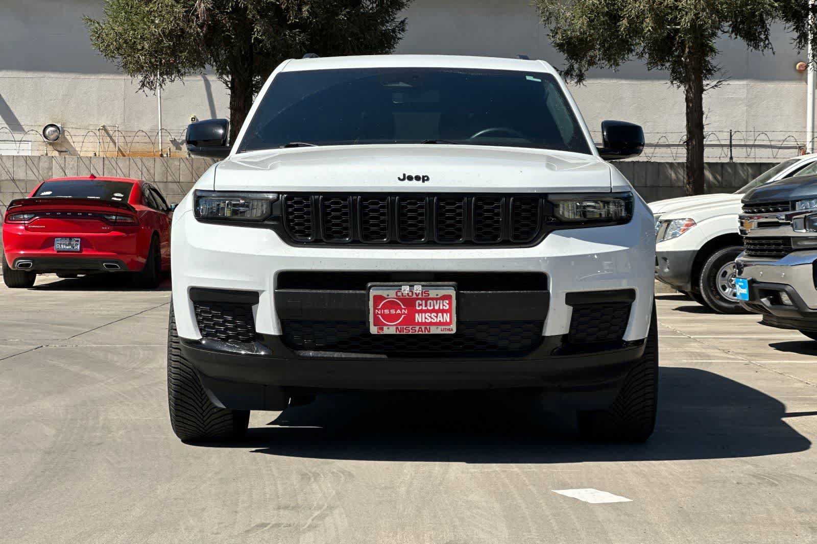 Used 2022 Jeep Grand Cherokee L Laredo RWD image 11