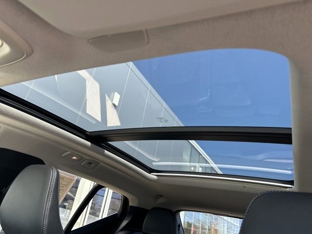 Certified 2025 Volvo XC40 B5 Plus image 28