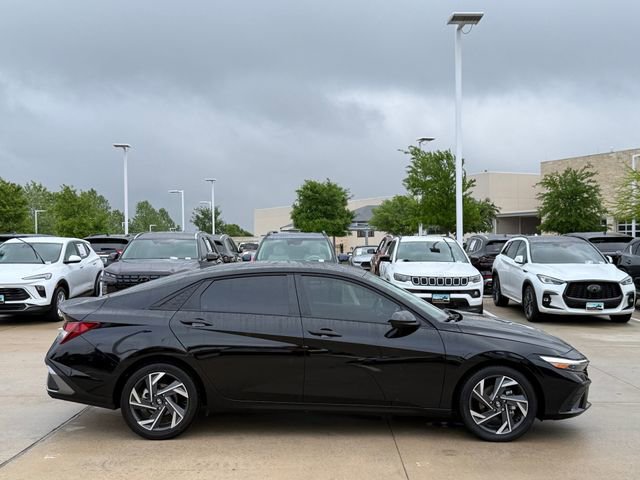 Used 2025 Hyundai Elantra Sport image 5