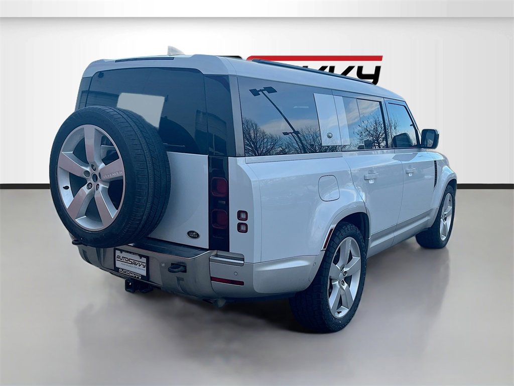 Used 2023 Land Rover Defender 130 SE image 7