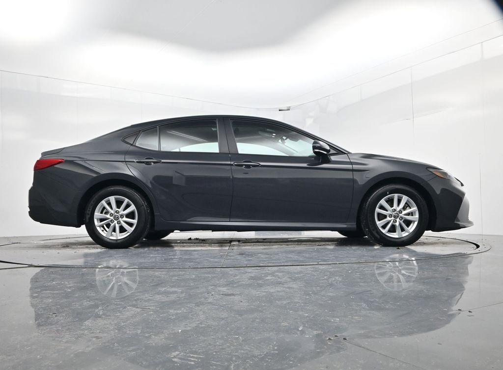 Used 2025 Toyota Camry LE image 38