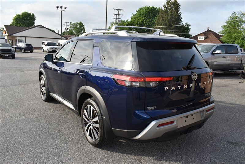 Used 2022 Nissan Pathfinder Platinum w/ Cargo Package image 4