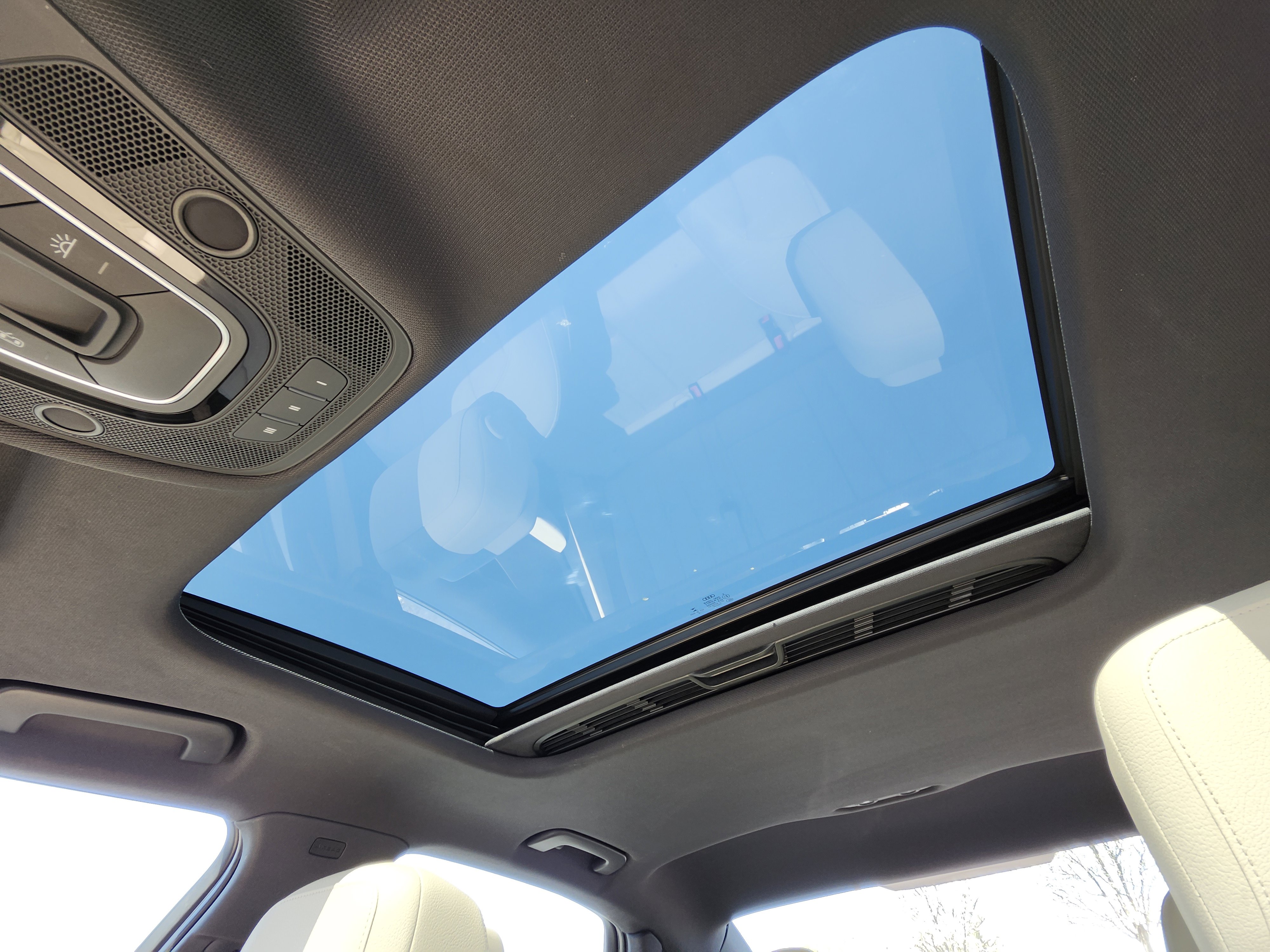 Used 2017 Audi A4 2.0T Premium w/ Audi MMI Navigation Plus image 2