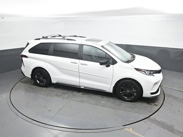 Used 2025 Toyota Sienna XSE image 13