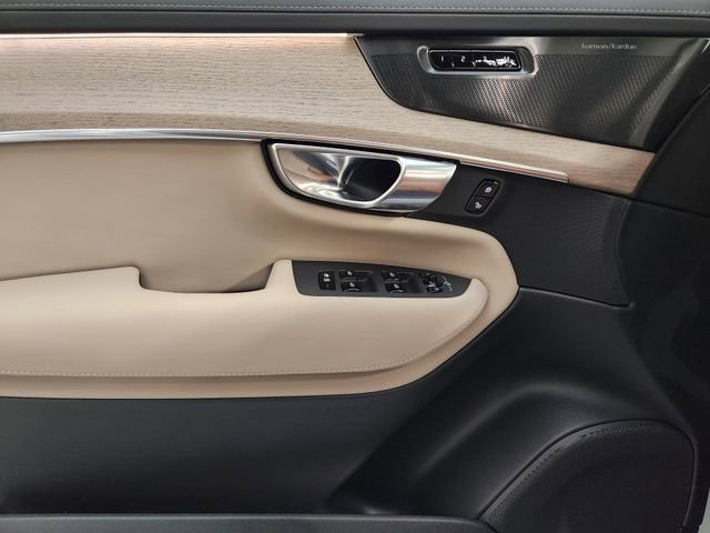 New 2026 Volvo XC90 B6 Plus w/ Protection Package Premier image 23