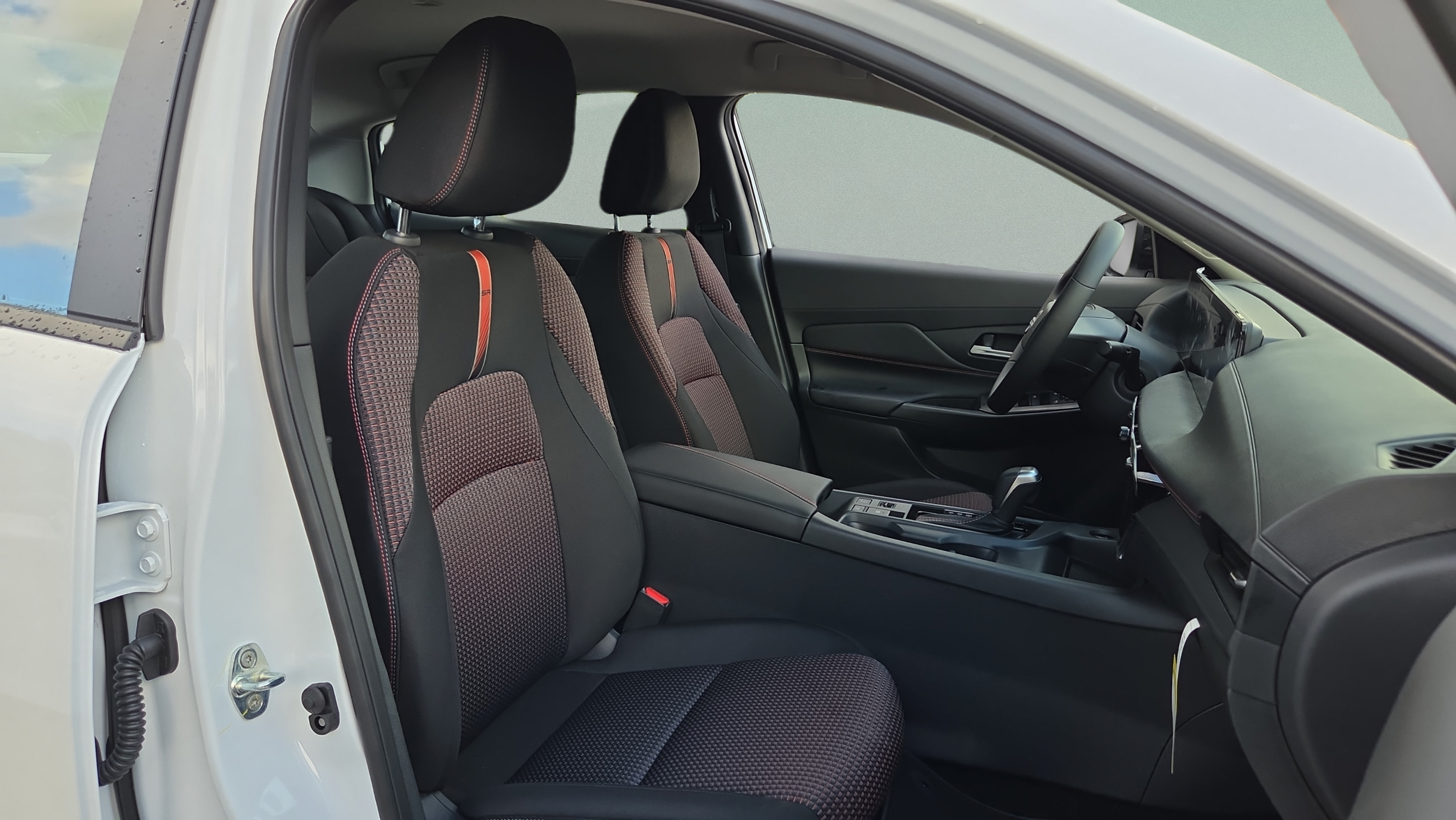 New 2027 Nissan Sentra SR w/ Floor Mat Package FWD image 15