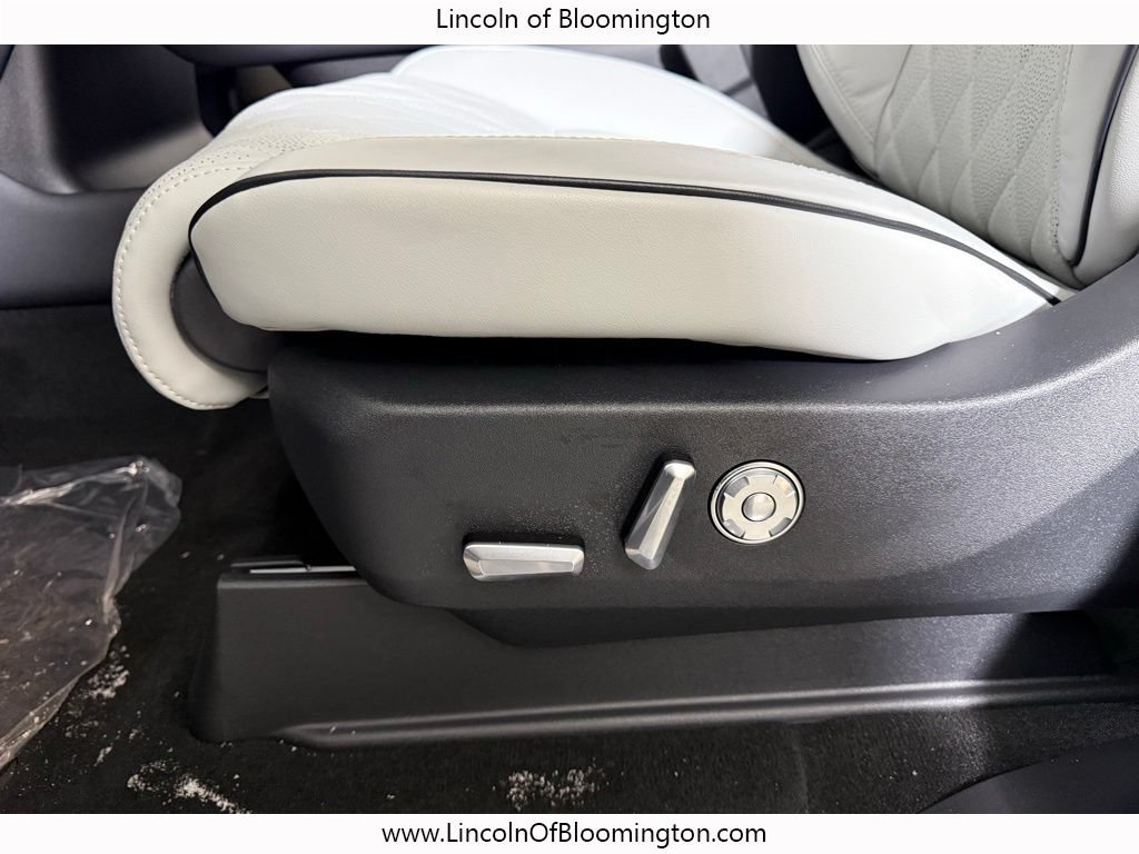 New 2025 Lincoln Navigator L Black Label AWD/4WD image 19