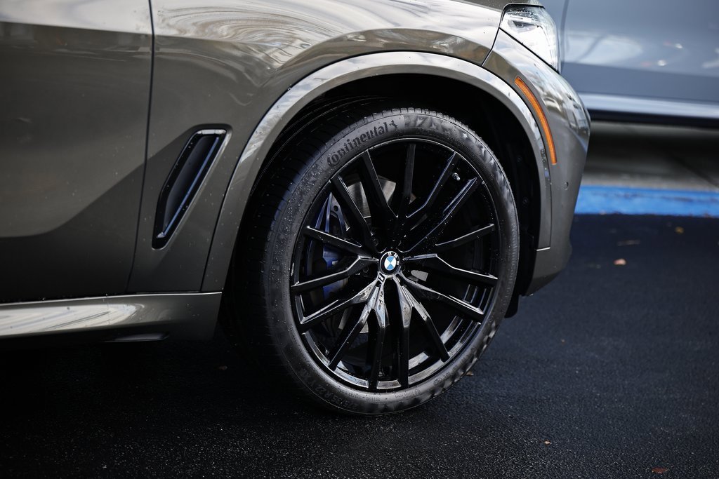 Used 2022 BMW X5 xDrive40i w/ M Sport Package image 4