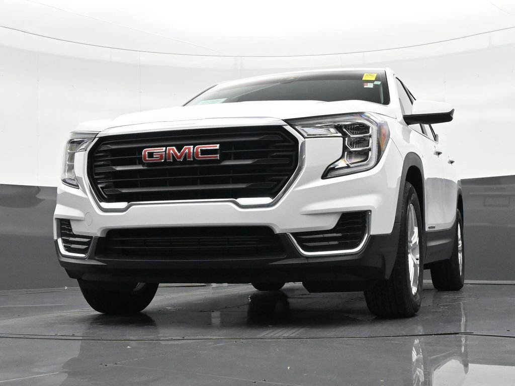 Used 2024 GMC Terrain SLE image 29