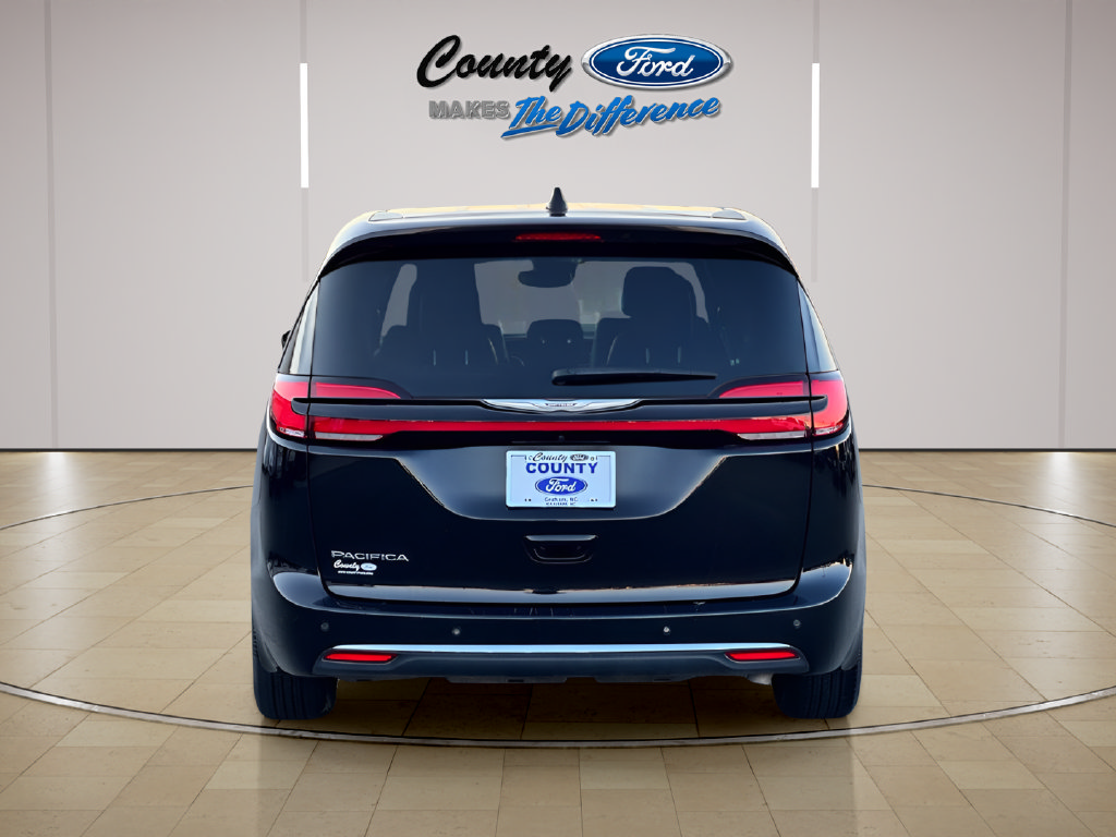 Used 2025 Chrysler Pacifica Select FWD image 4