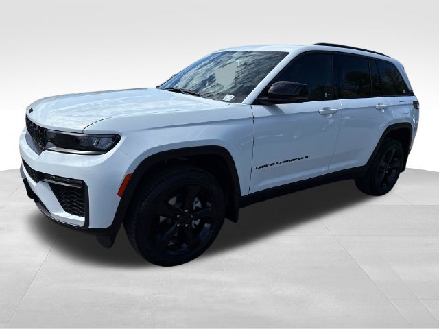 New 2026 Jeep Grand Cherokee Limited w/ Limited Altitude Package AWD/4WD image 3