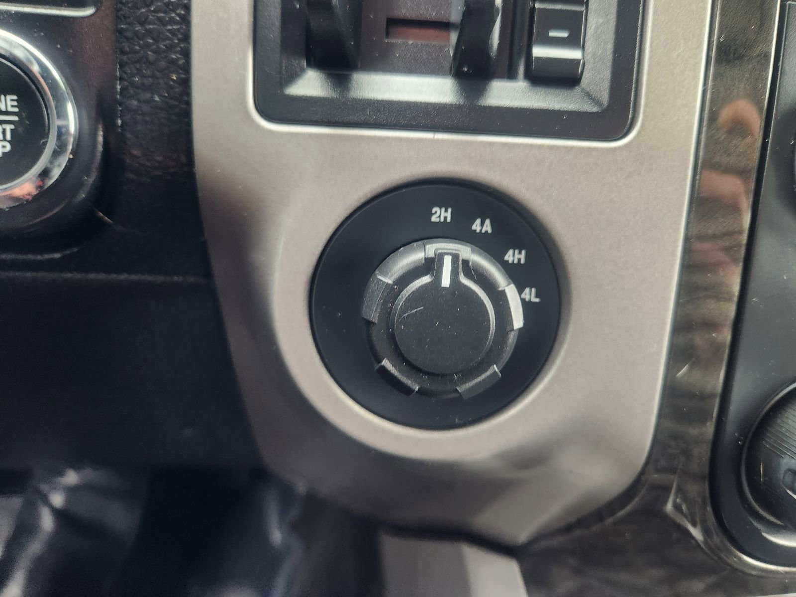 Used 2017 Ford Expedition Limited image 24