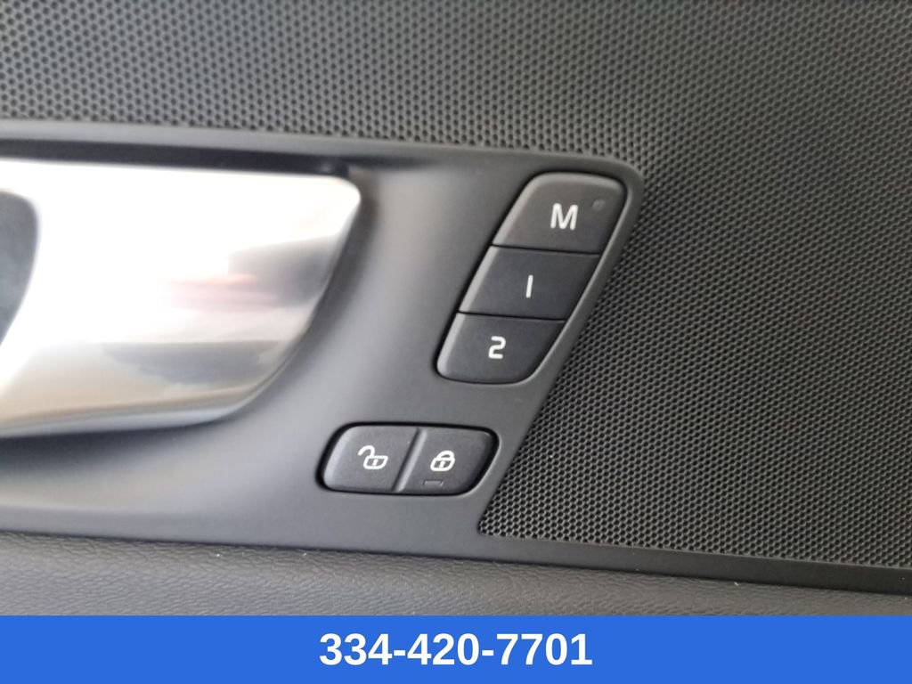 New 2026 Volvo XC60 B5 Plus w/ Protection Package Premier image 19