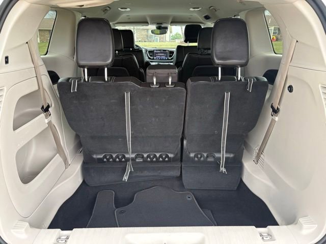 Used 2024 Chrysler Pacifica Touring-L image 7