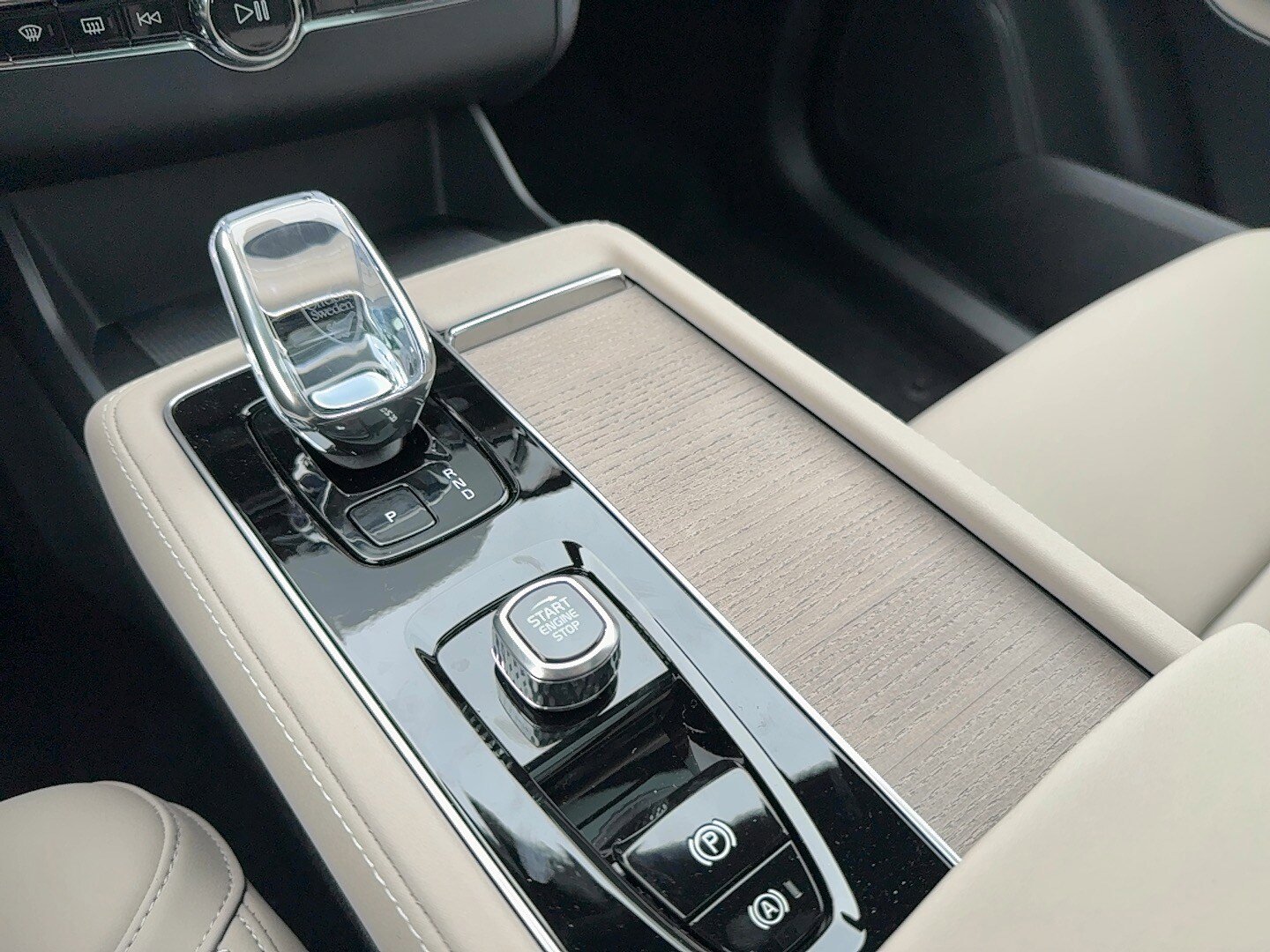 New 2026 Volvo XC90 B6 Plus w/ Protection Package Premier image 21