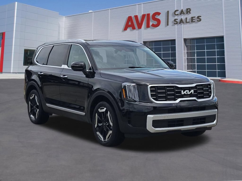 Used 2025 Kia Telluride S FWD image 3