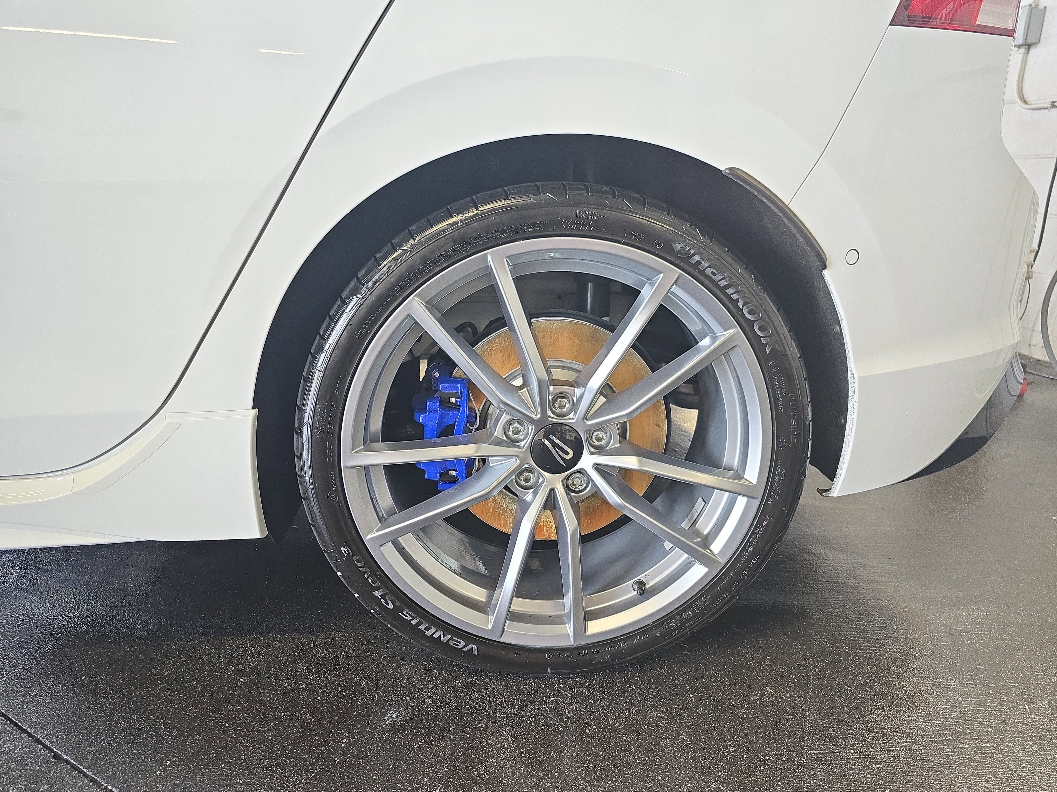 Used 2024 Volkswagen Golf R AWD/4WD image 31