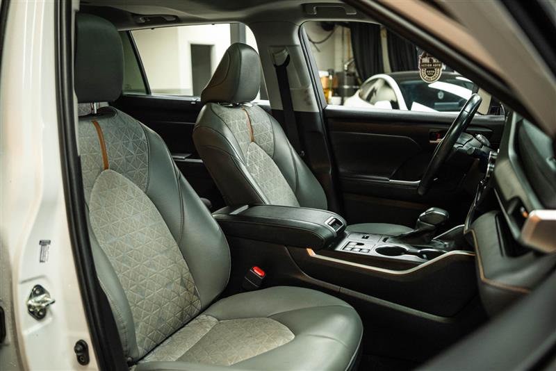 Used 2023 Toyota Highlander Bronze Edition image 15