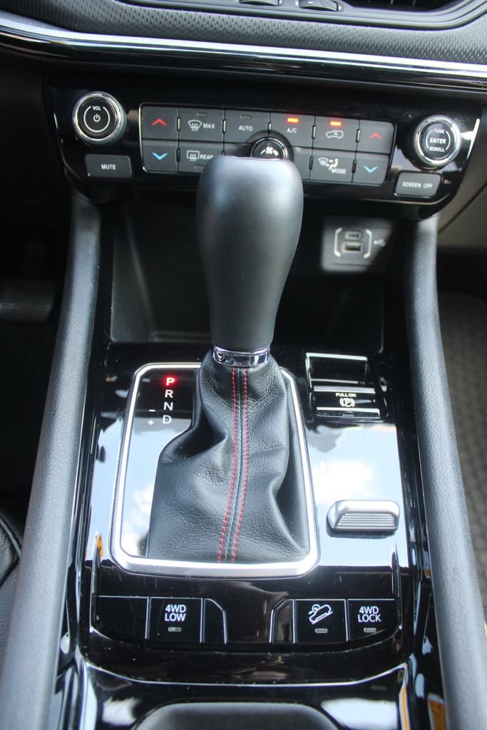 Used 2025 Jeep Compass Trailhawk AWD/4WD image 40