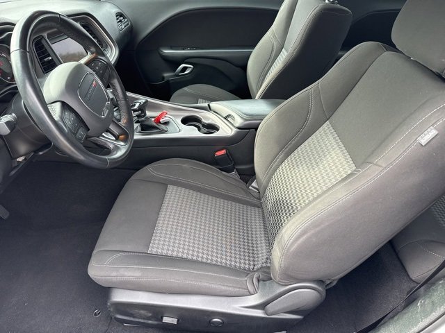Used 2022 Dodge Challenger SXT image 9