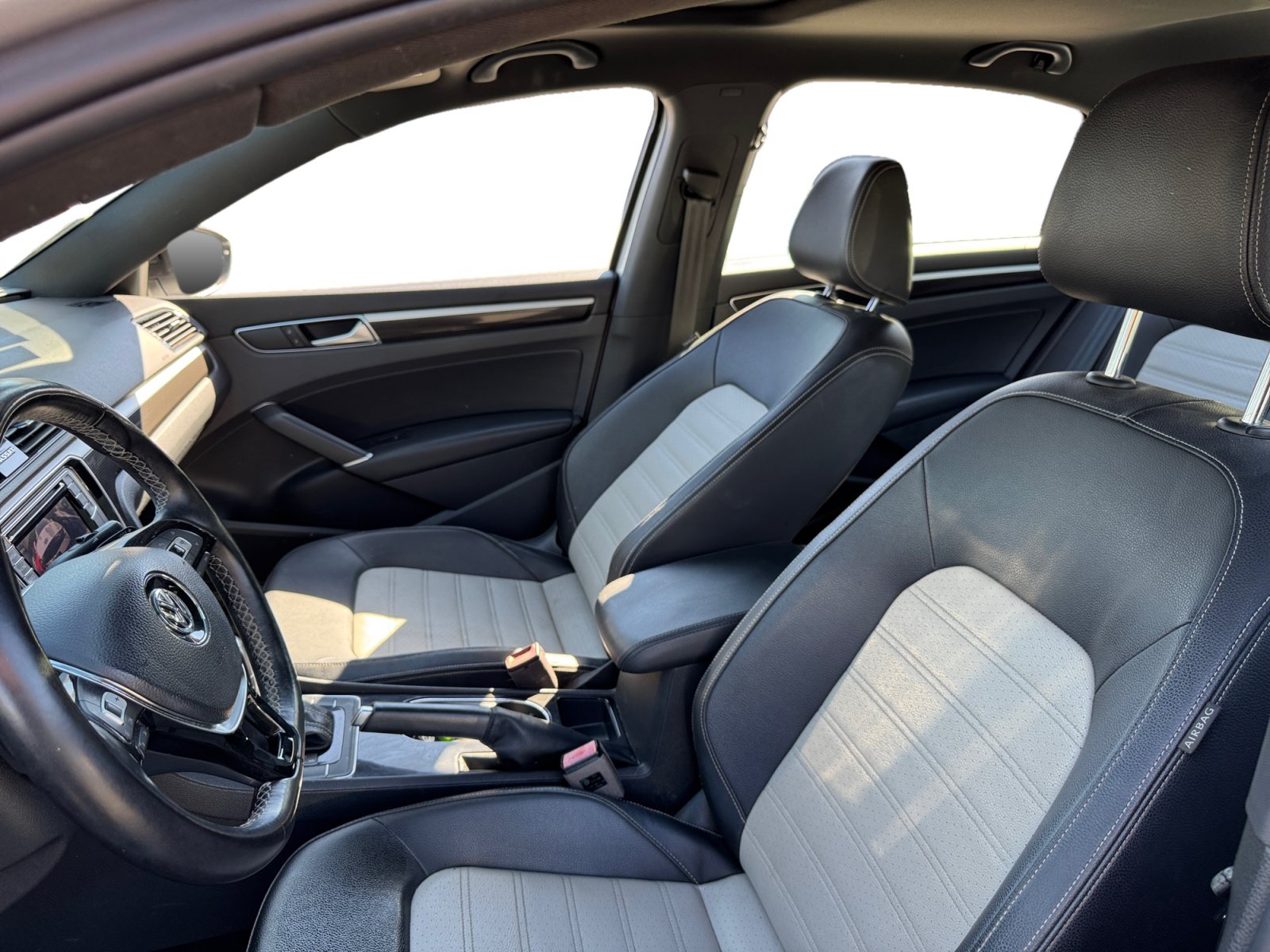 Used 2018 Volkswagen Passat 3.6 FWD image 9