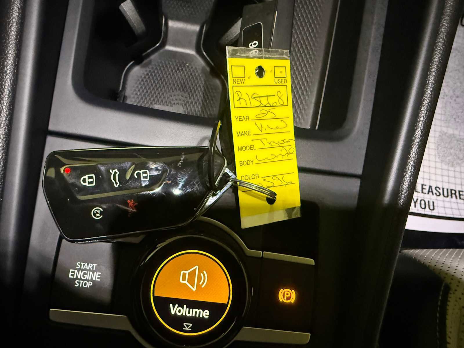 Certified 2025 Volkswagen Tiguan SE w/ Panoramic Sunroof Package image 37