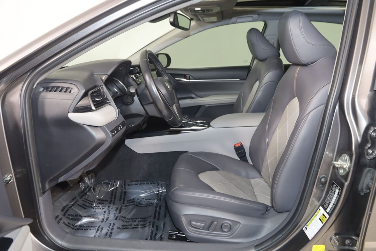 Used 2019 Toyota Camry XLE FWD image 12