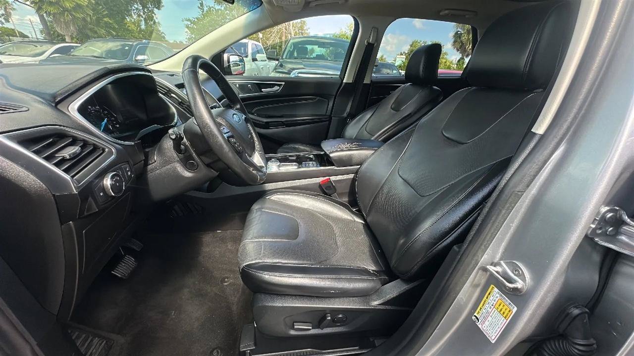 Used 2020 Ford Edge Titanium w/ Equipment Group 301A FWD image 22