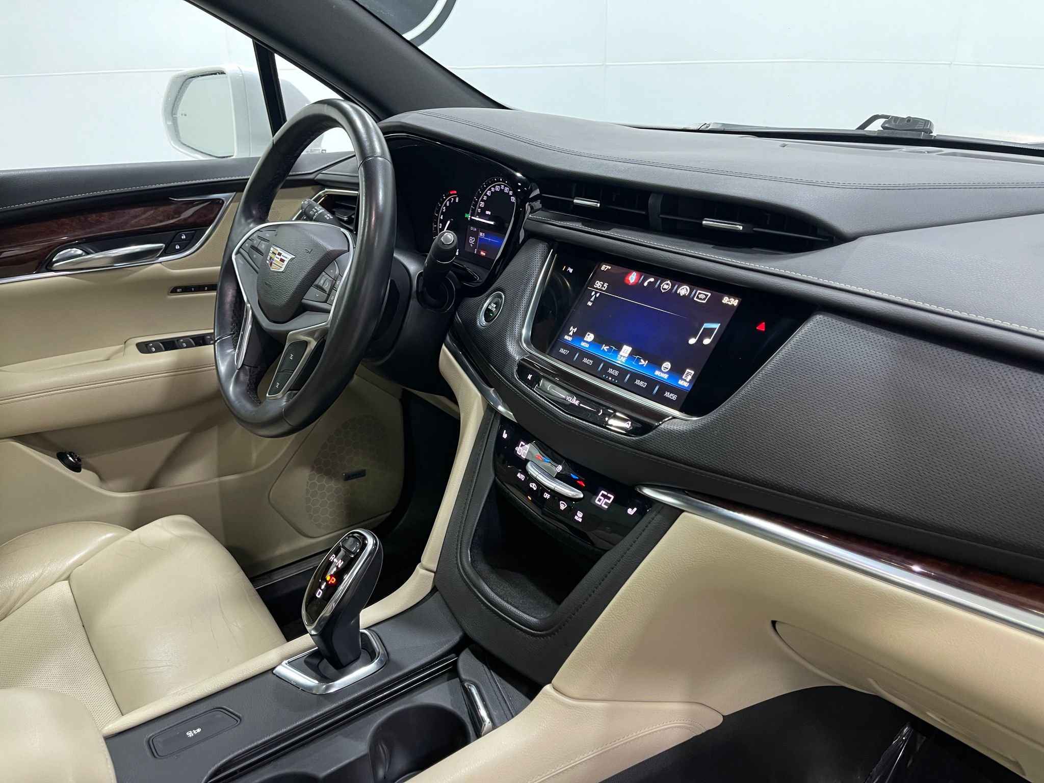 Used 2017 Cadillac XT5 Luxury w/ Driver Awareness Package image 20