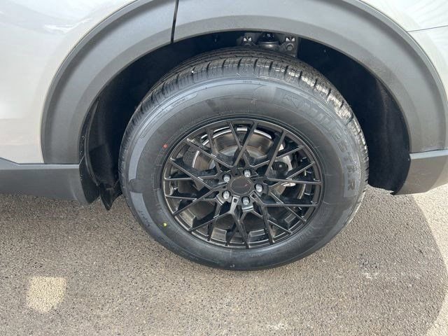 Used 2022 Ford Explorer XLT image 48