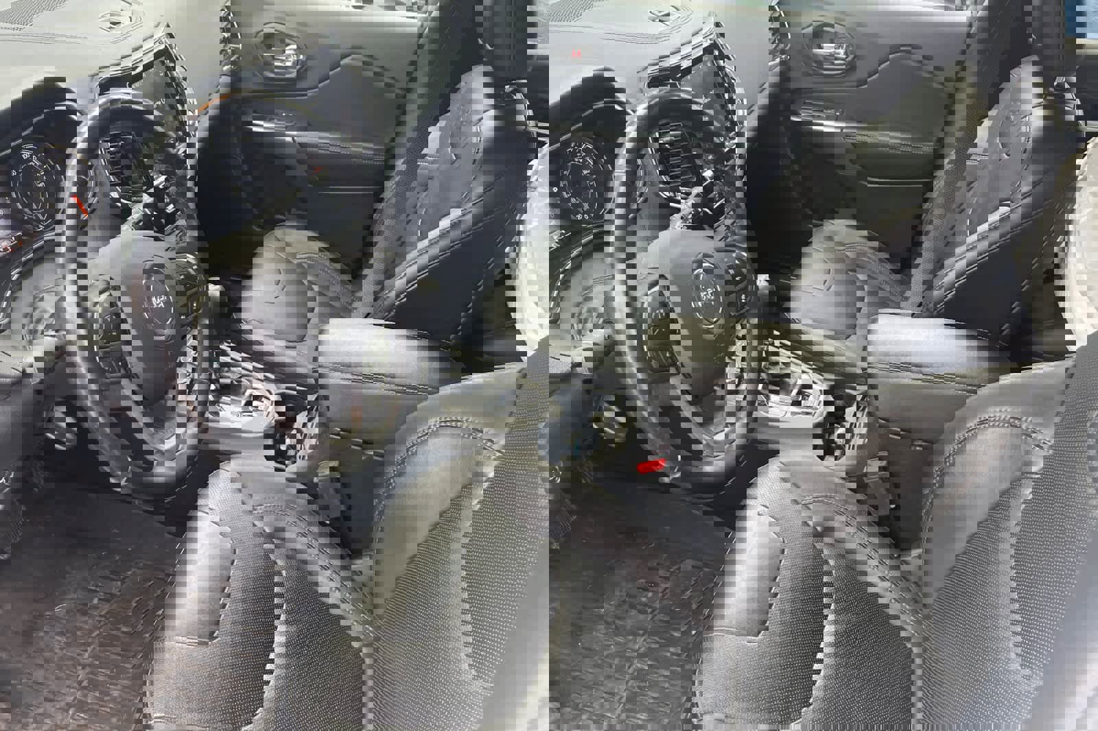 Used 2020 Jeep Cherokee Limited w/ Technology Group image 12