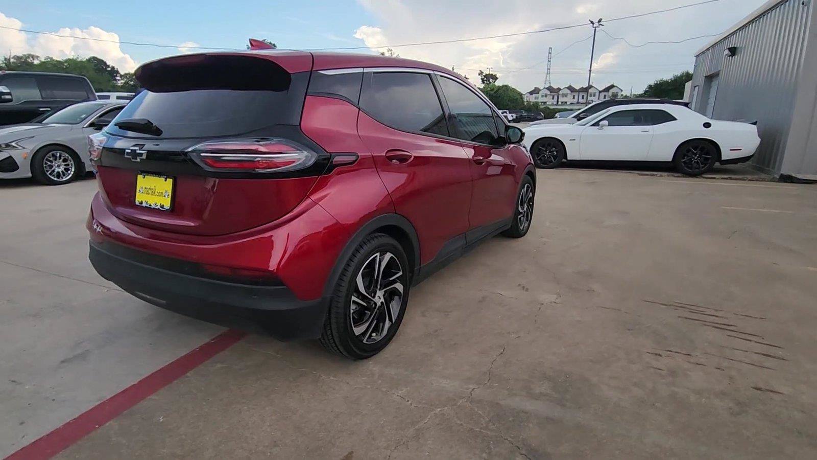 Used 2023 Chevrolet Bolt LT w/ Infotainment Package FWD image 8