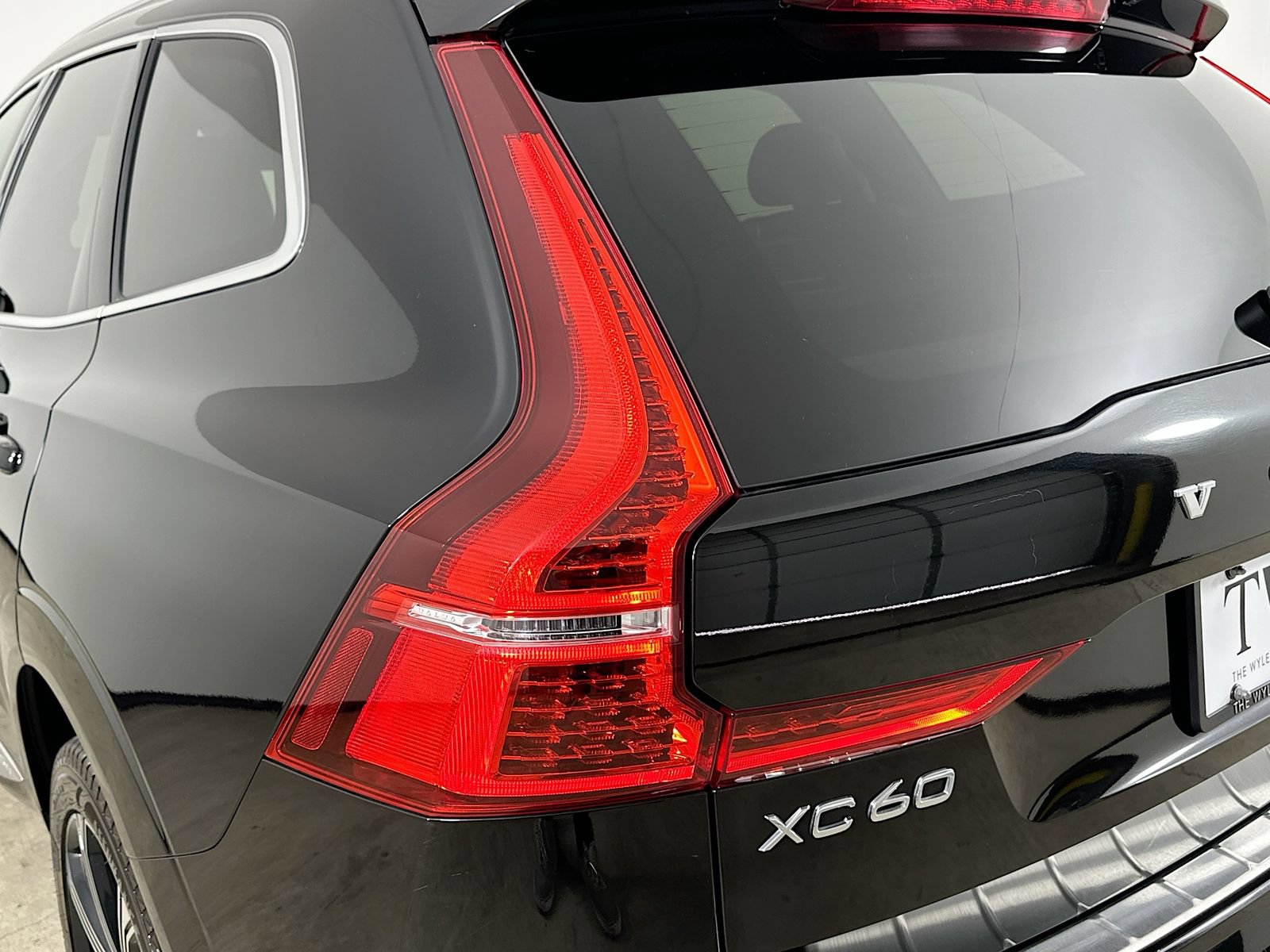 Used 2019 Volvo XC60 T6 Inscription w/ Protection Package Premier AWD/4WD image 12