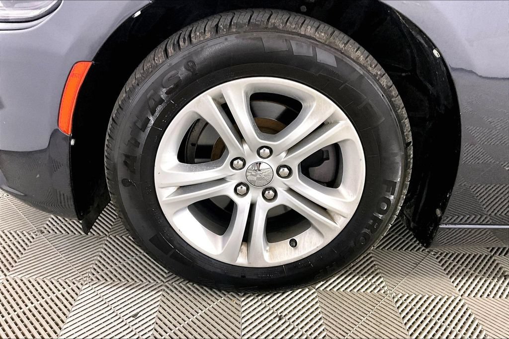 Used 2019 Dodge Charger SXT RWD image 7