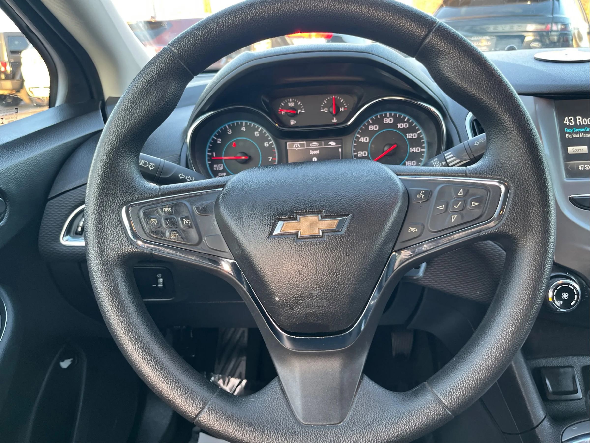 Used 2017 Chevrolet Cruze LT image 18