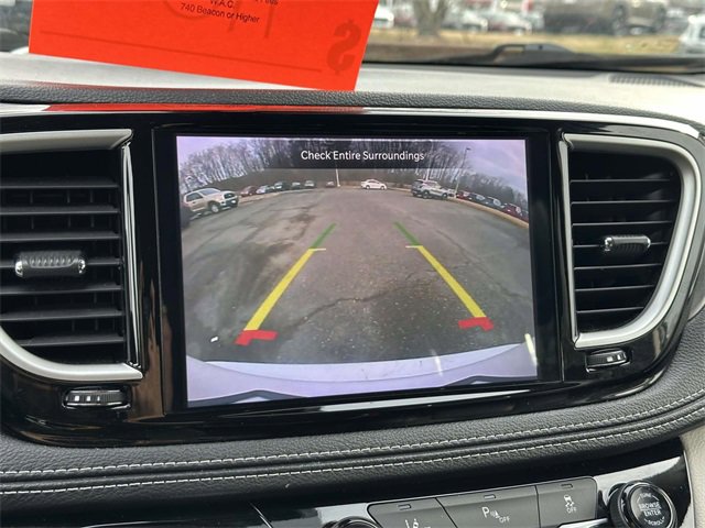 Used 2024 Chrysler Pacifica Select image 20