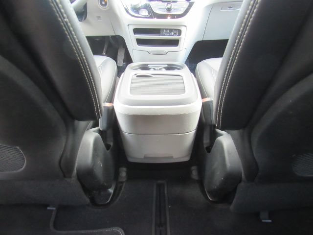 Used 2024 Chrysler Pacifica Touring-L FWD image 29