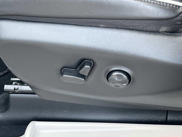 Used 2024 Chrysler Pacifica Limited image 29