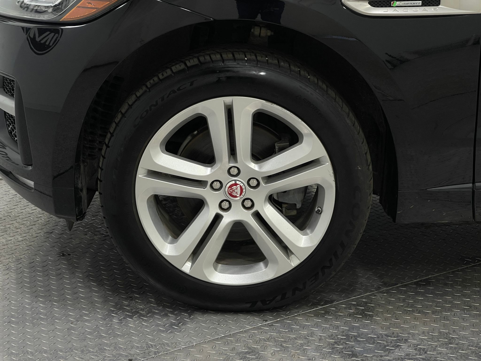 Used 2017 Jaguar F-PACE R-Sport image 34