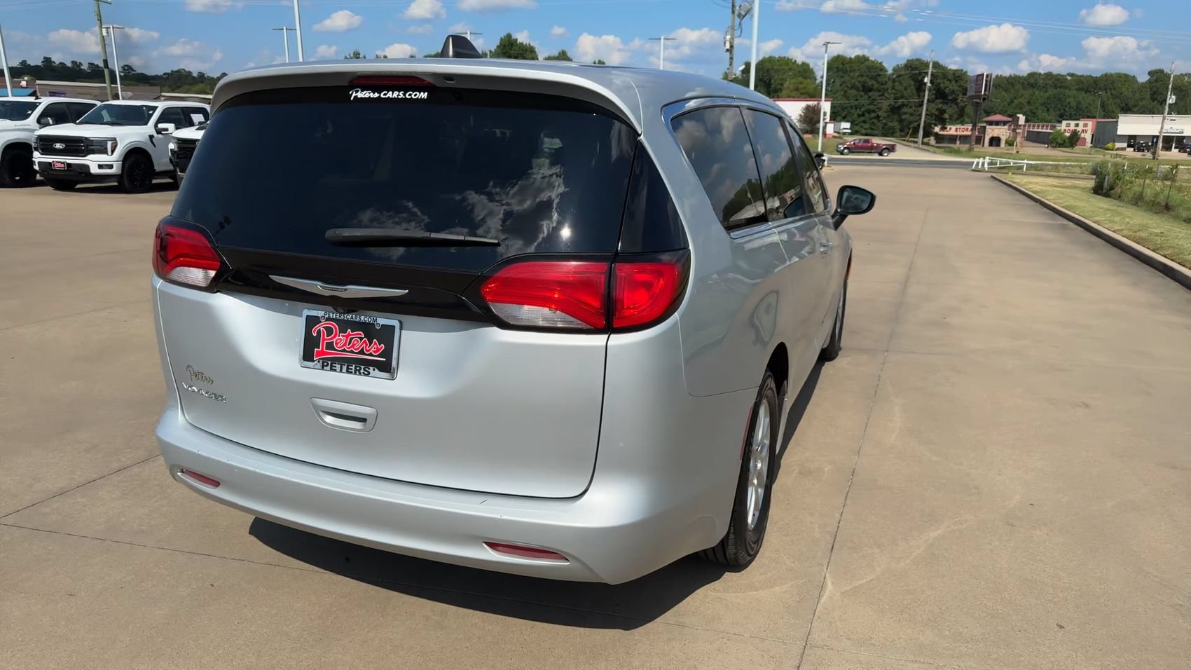 Used 2022 Chrysler Voyager LX FWD image 8