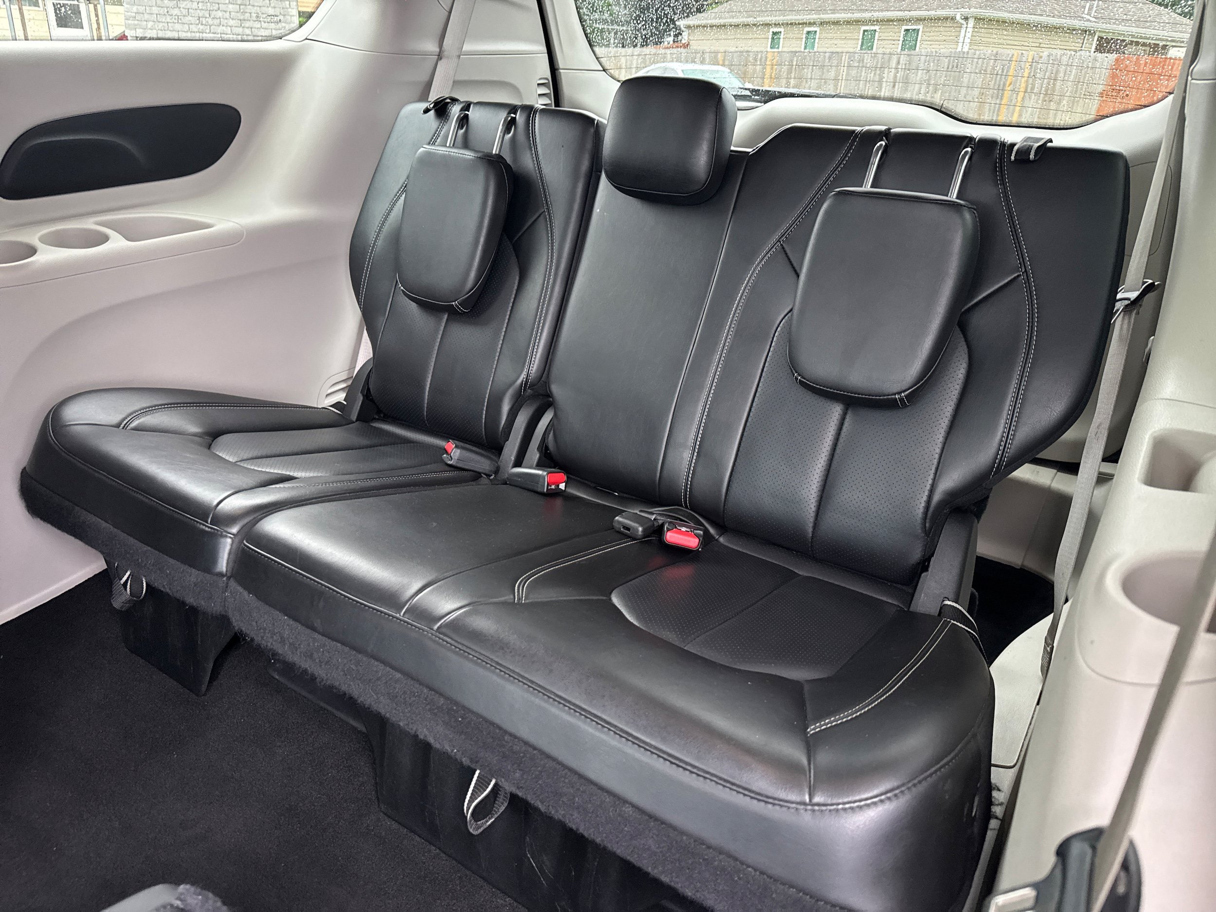 Used 2023 Chrysler Pacifica Touring-L FWD image 8