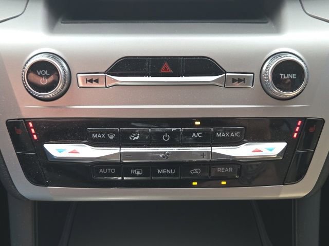 Used 2023 Ford Explorer XLT image 34