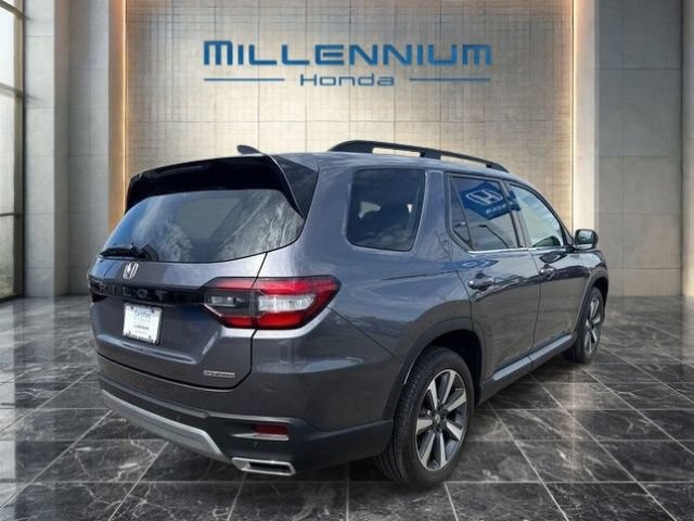 Certified 2023 Honda Pilot Touring image 4