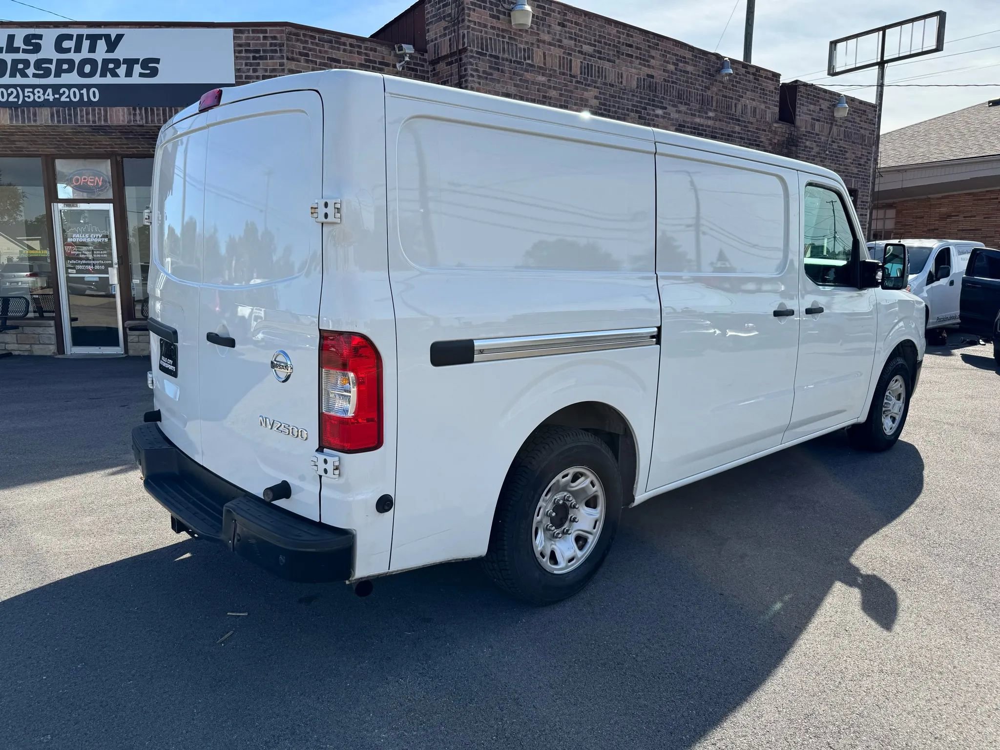 Used 2019 Nissan NV 2500 SV image 16